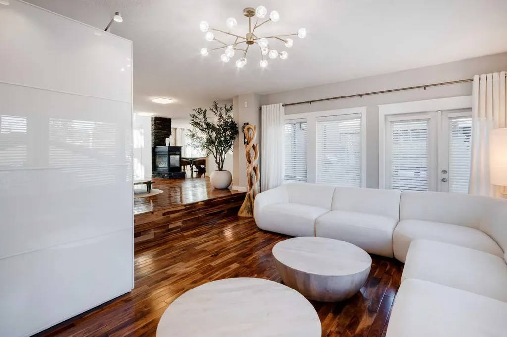 38 Lissington Drive SW Calgary AB T3E 5E1