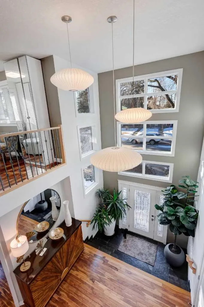 38 Lissington Drive SW Calgary AB T3E 5E1