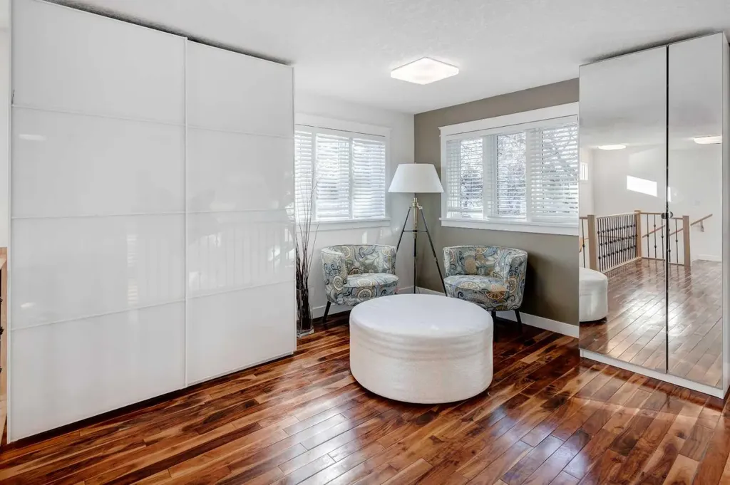38 Lissington Drive SW Calgary AB T3E 5E1