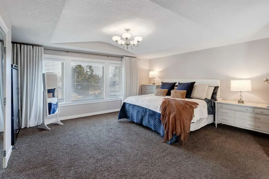 38 Lissington Drive SW Calgary AB T3E 5E1