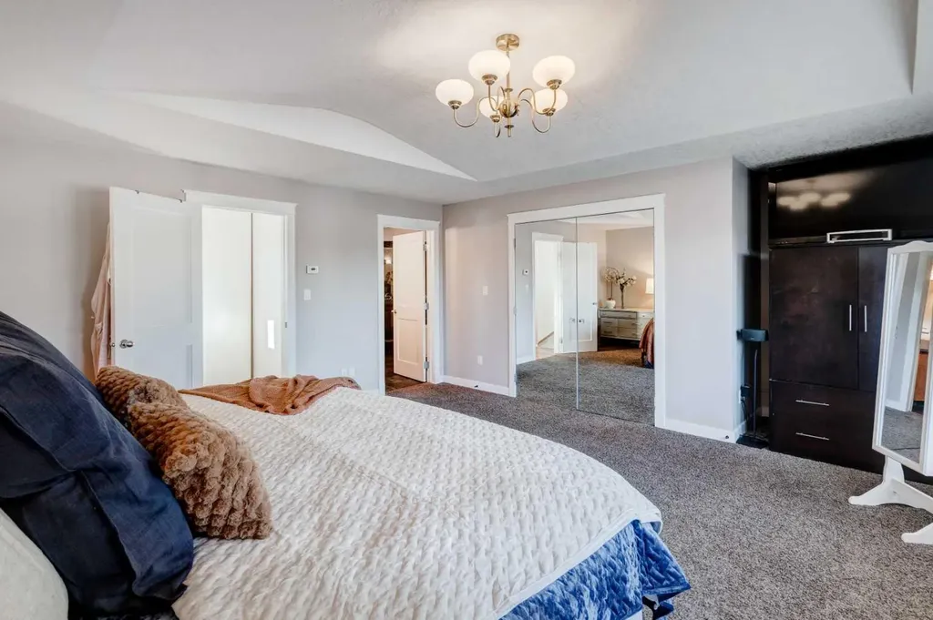 38 Lissington Drive SW Calgary AB T3E 5E1