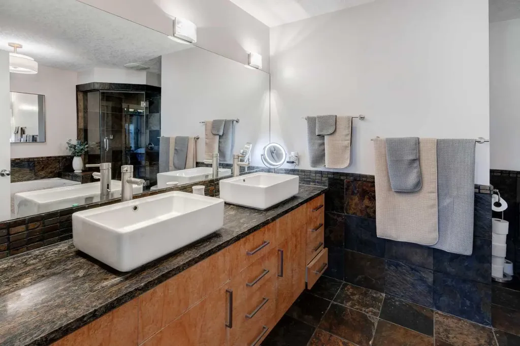 38 Lissington Drive SW Calgary AB T3E 5E1