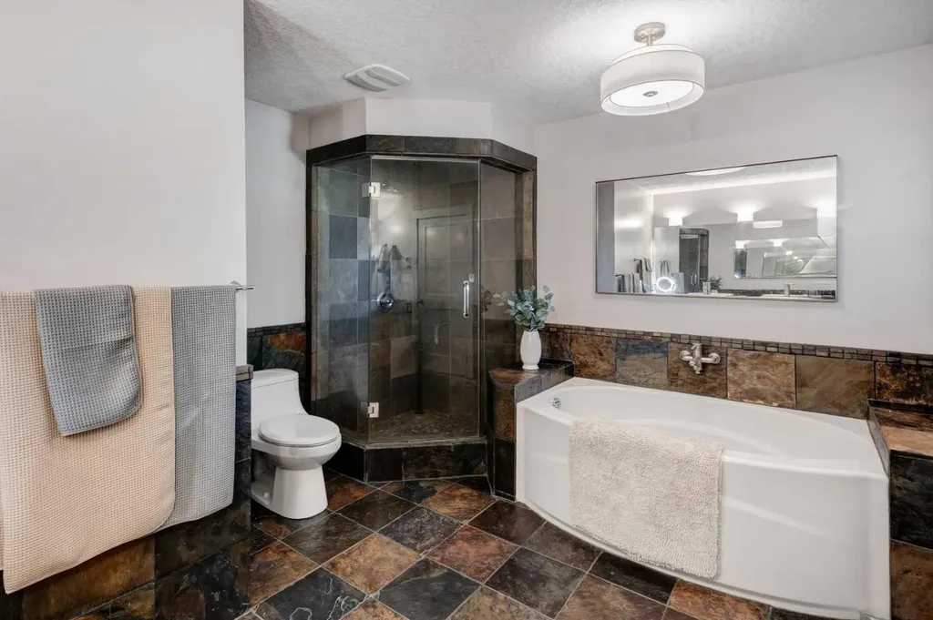 38 Lissington Drive SW Calgary AB T3E 5E1