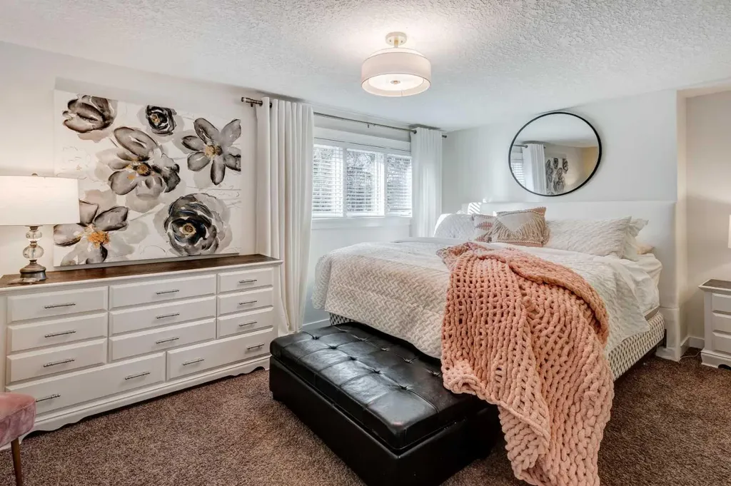 38 Lissington Drive SW Calgary AB T3E 5E1