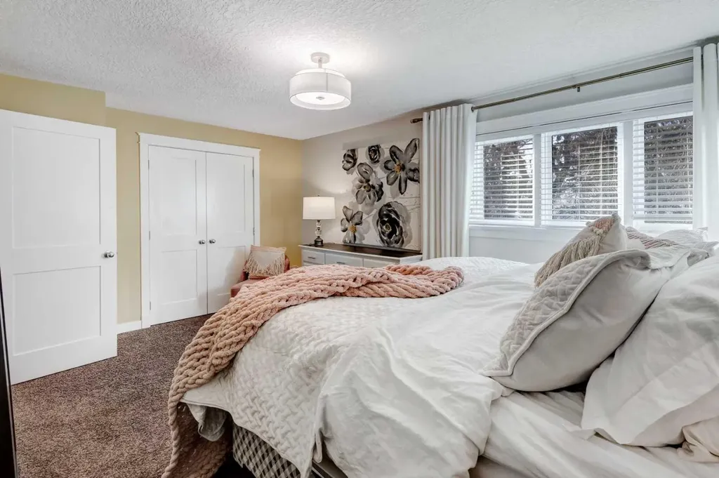 38 Lissington Drive SW Calgary AB T3E 5E1