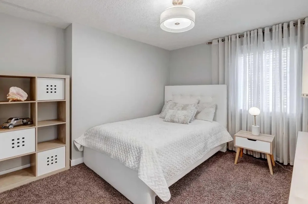 38 Lissington Drive SW Calgary AB T3E 5E1