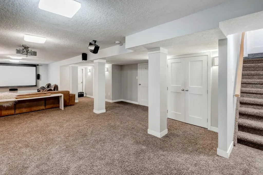 38 Lissington Drive SW Calgary AB T3E 5E1