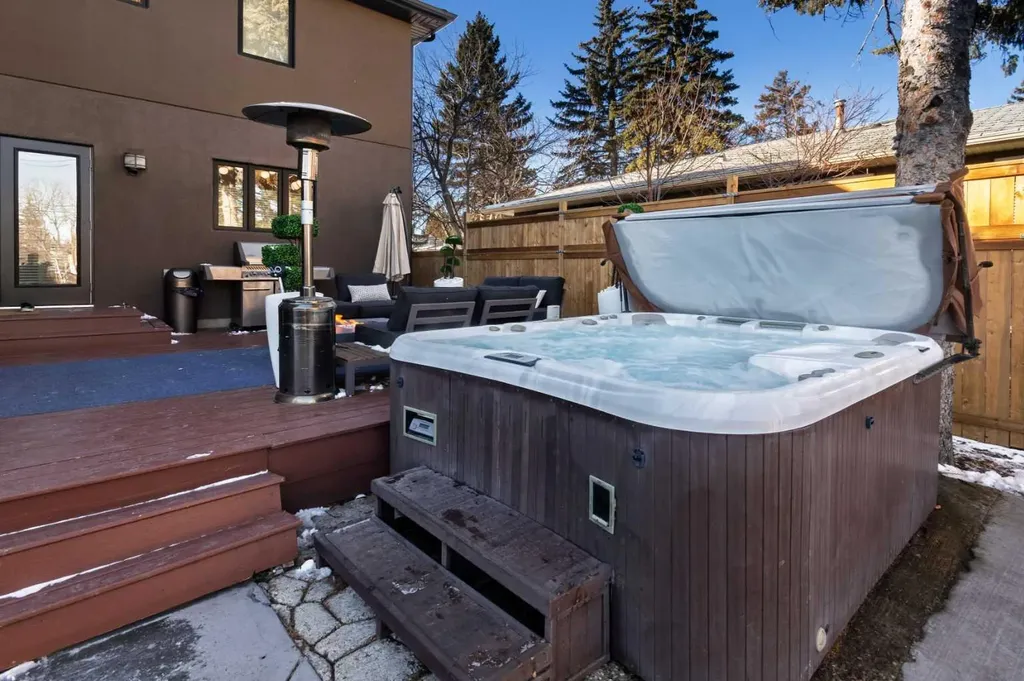 38 Lissington Drive SW Calgary AB T3E 5E1