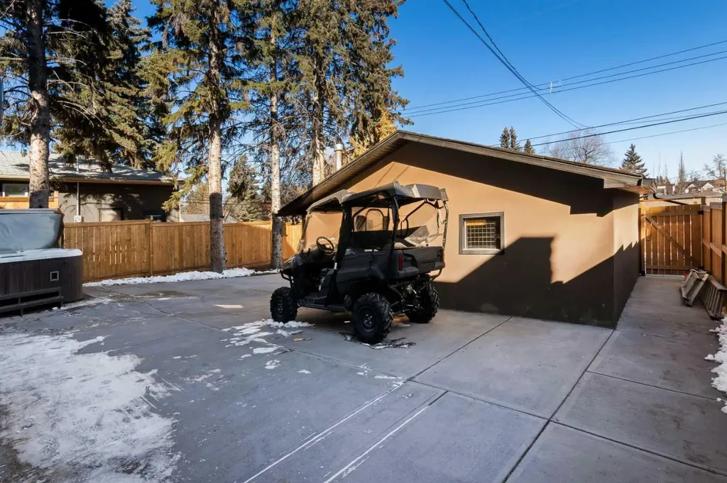 38 Lissington Drive SW Calgary AB T3E 5E1