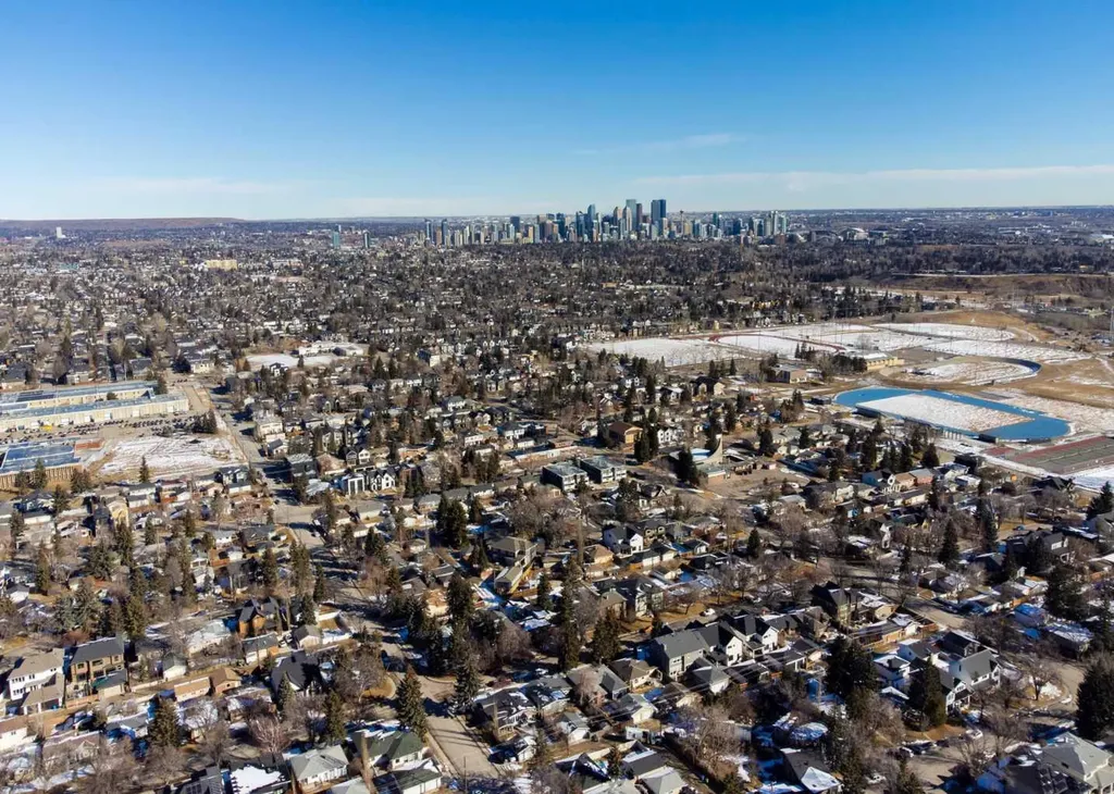 38 Lissington Drive SW Calgary AB T3E 5E1