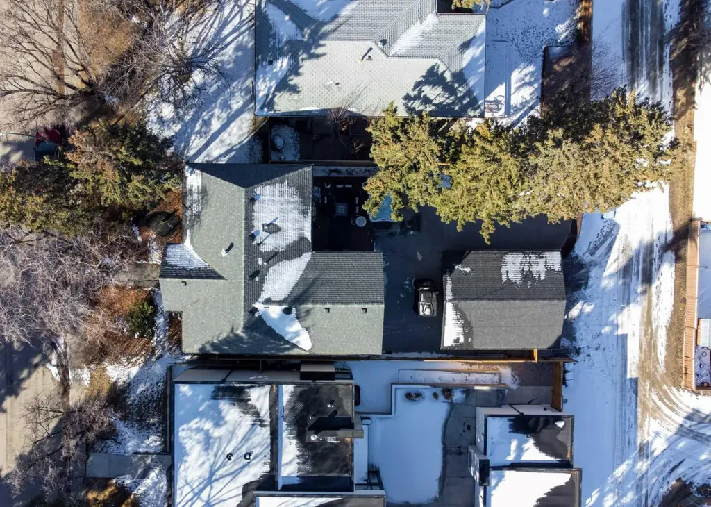 38 Lissington Drive SW Calgary AB T3E 5E1