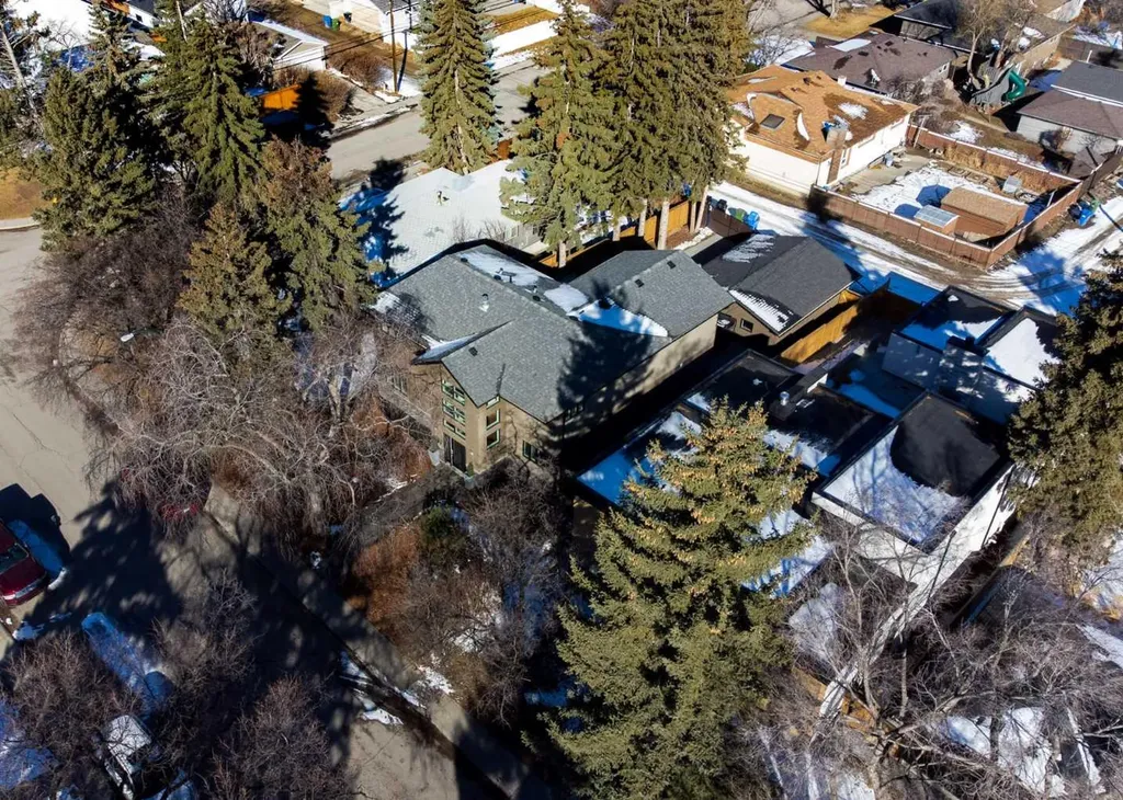 38 Lissington Drive SW Calgary AB T3E 5E1