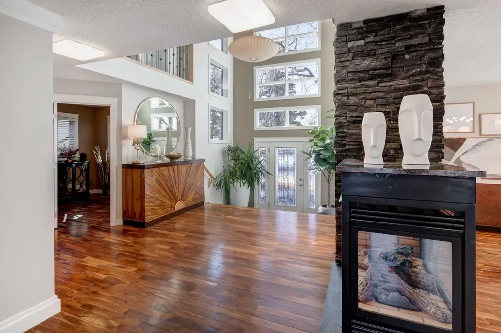 38 Lissington Drive SW Calgary AB T3E 5E1
