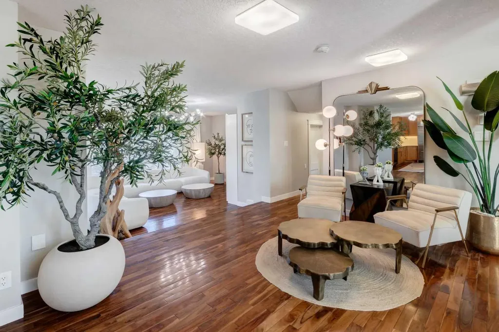 38 Lissington Drive SW Calgary AB T3E 5E1