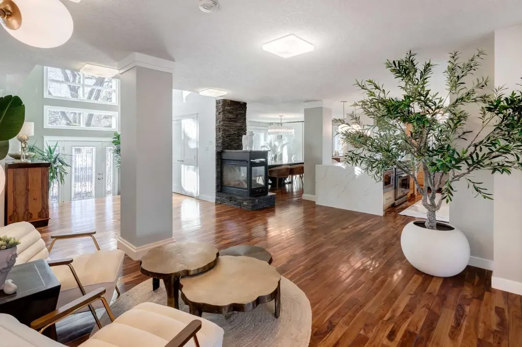 38 Lissington Drive SW Calgary AB T3E 5E1