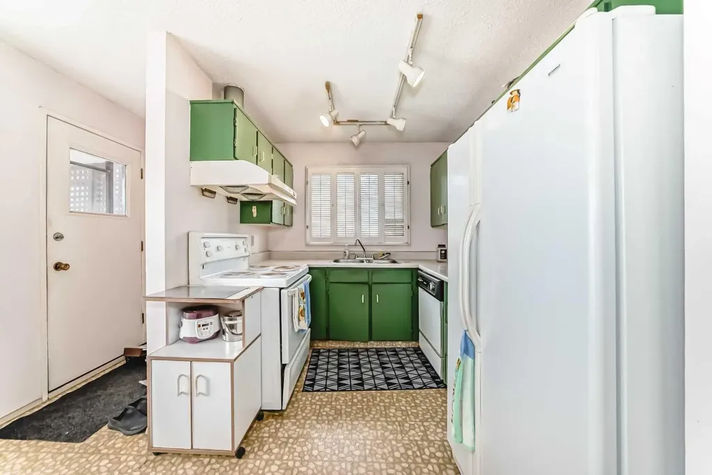 224 Berwick Way NW Calgary AB T3K 1C1