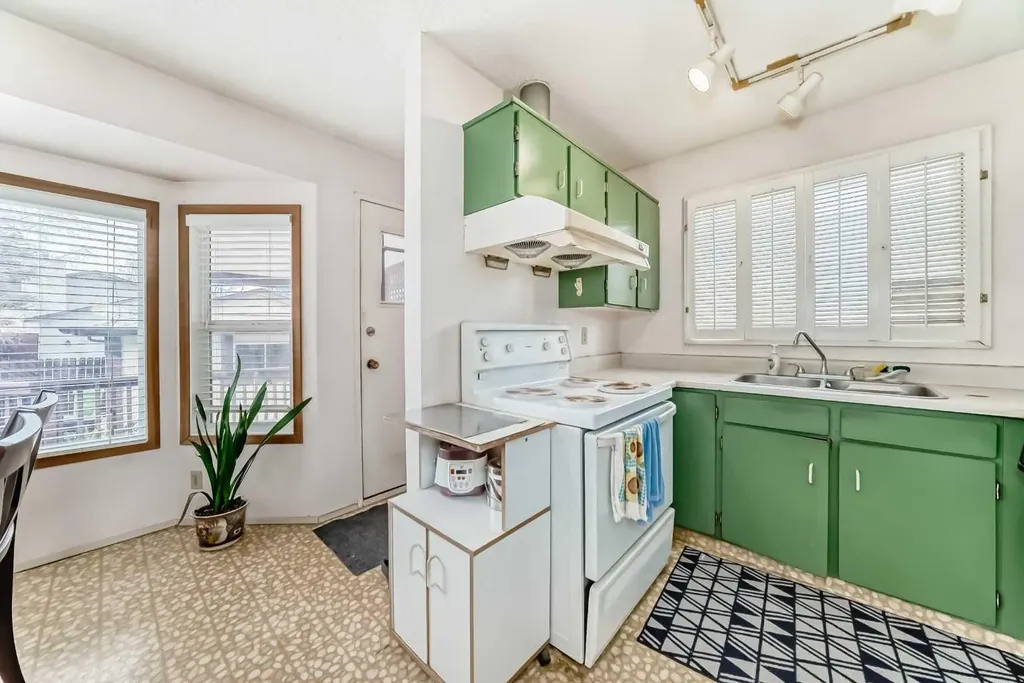 224 Berwick Way NW Calgary AB T3K 1C1