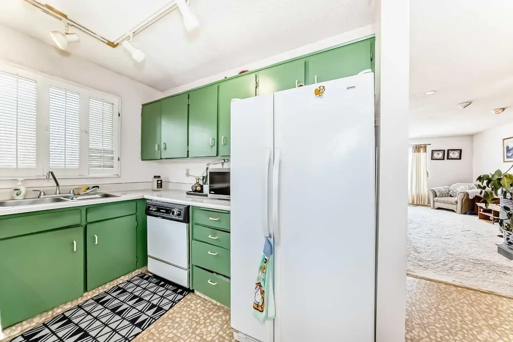 224 Berwick Way NW Calgary AB T3K 1C1
