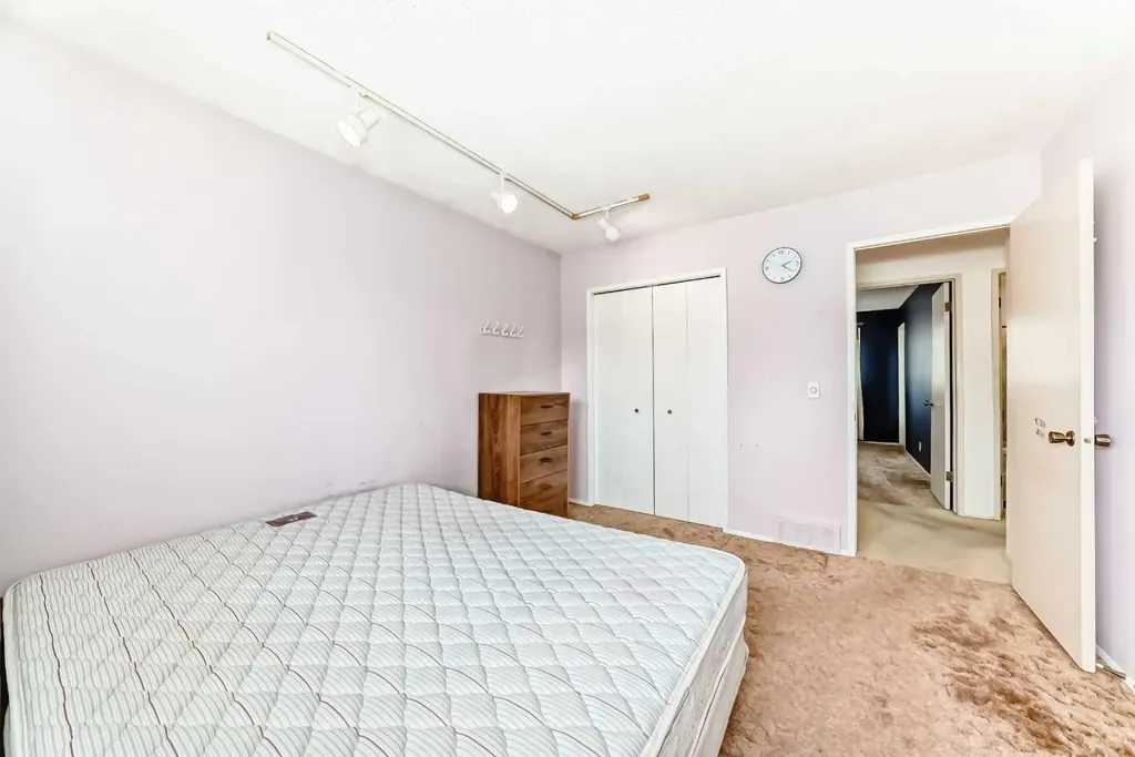 224 Berwick Way NW Calgary AB T3K 1C1