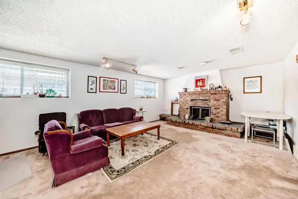 224 Berwick Way NW Calgary AB T3K 1C1