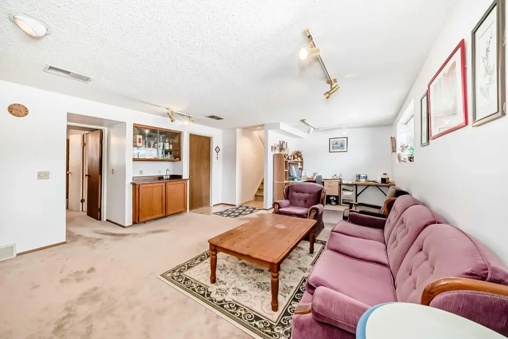 224 Berwick Way NW Calgary AB T3K 1C1