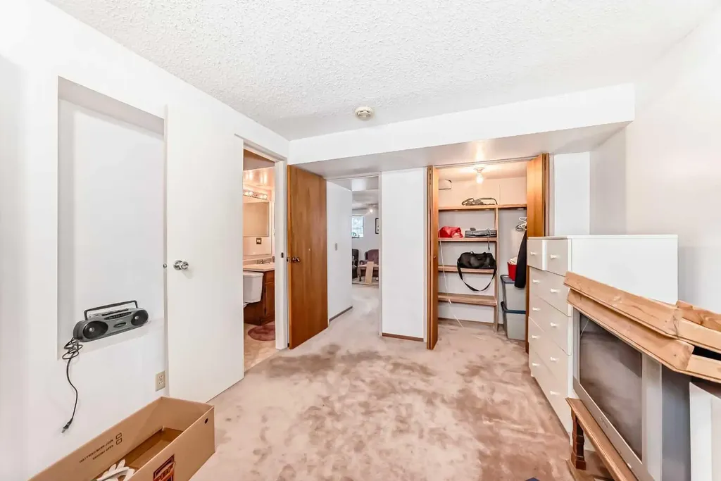 224 Berwick Way NW Calgary AB T3K 1C1