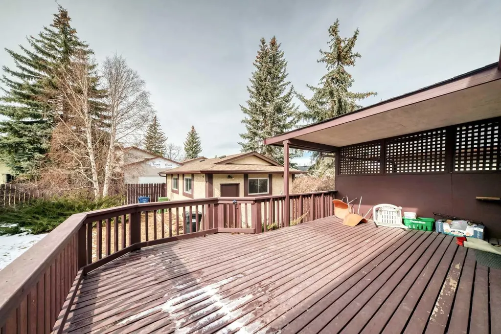 224 Berwick Way NW Calgary AB T3K 1C1