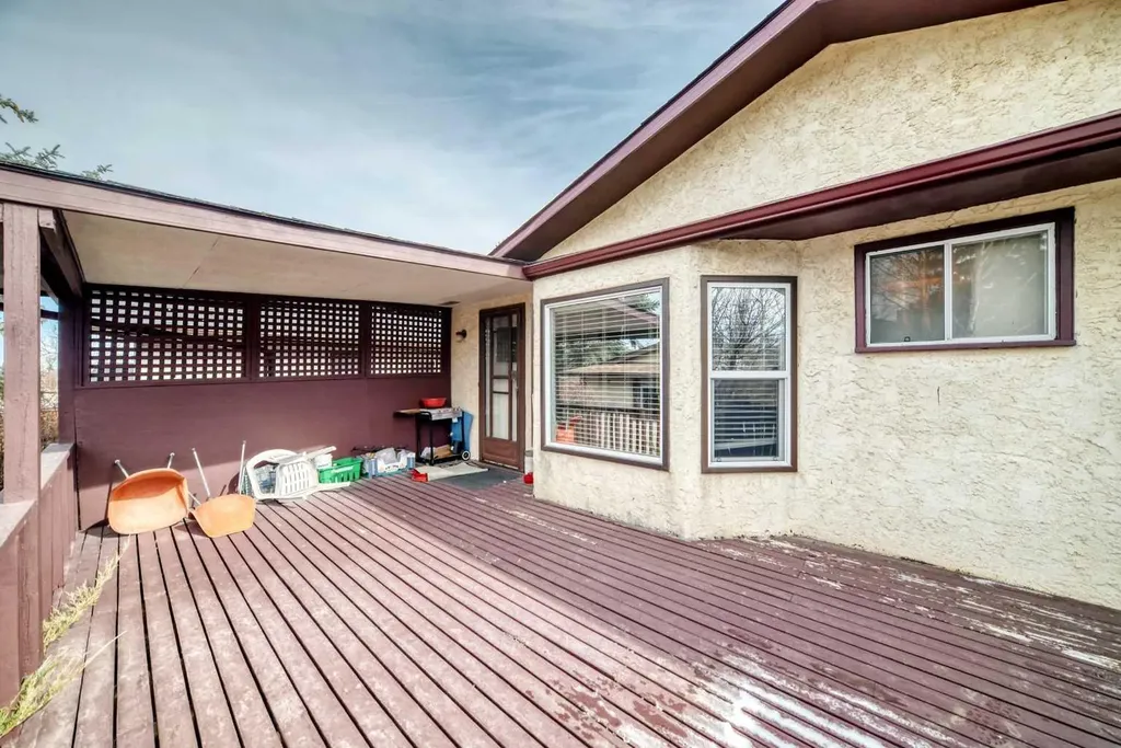 224 Berwick Way NW Calgary AB T3K 1C1