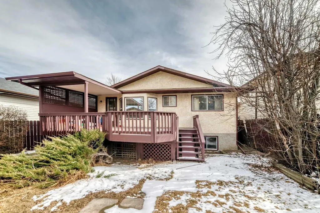 224 Berwick Way NW Calgary AB T3K 1C1