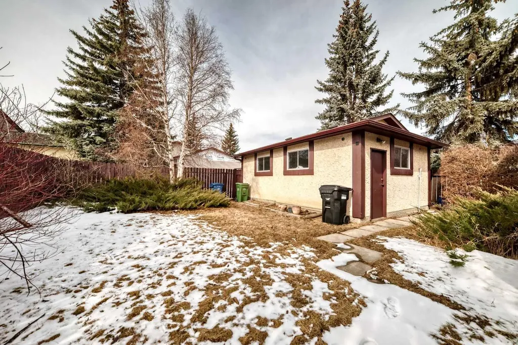 224 Berwick Way NW Calgary AB T3K 1C1