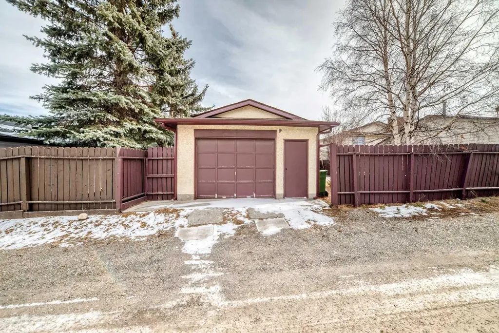 224 Berwick Way NW Calgary AB T3K 1C1
