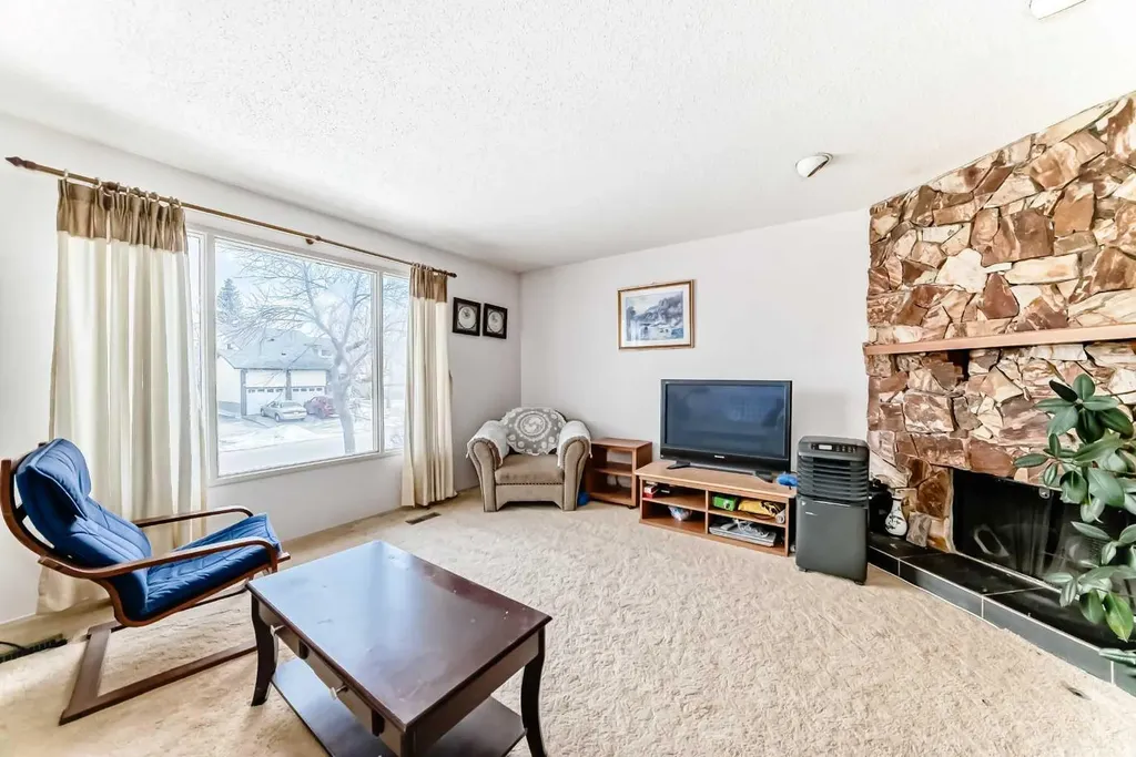 224 Berwick Way NW Calgary AB T3K 1C1