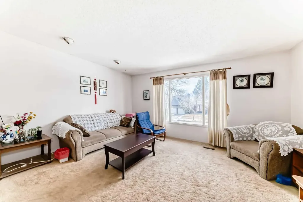 224 Berwick Way NW Calgary AB T3K 1C1