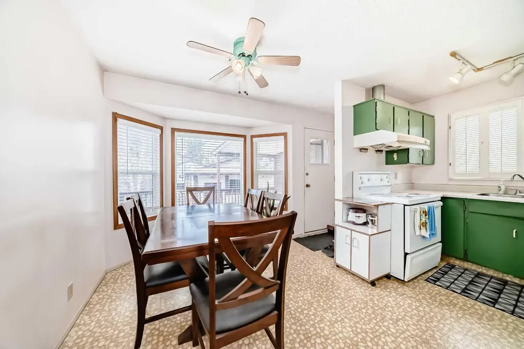 224 Berwick Way NW Calgary AB T3K 1C1