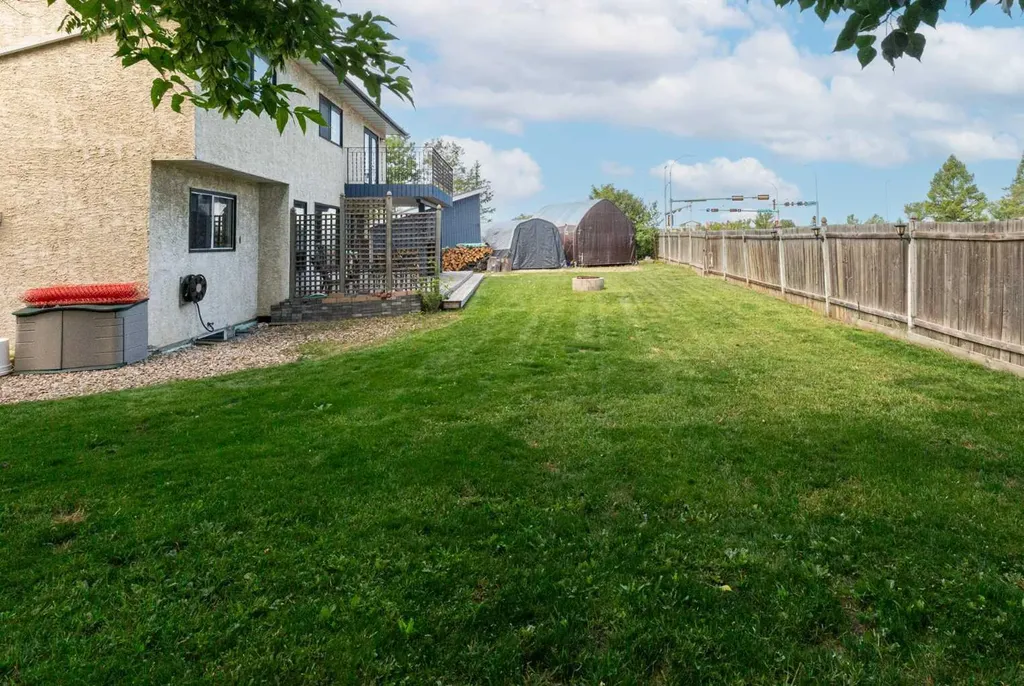 185 Oaks Bay Fort Mcmurray AB T9K 1P9