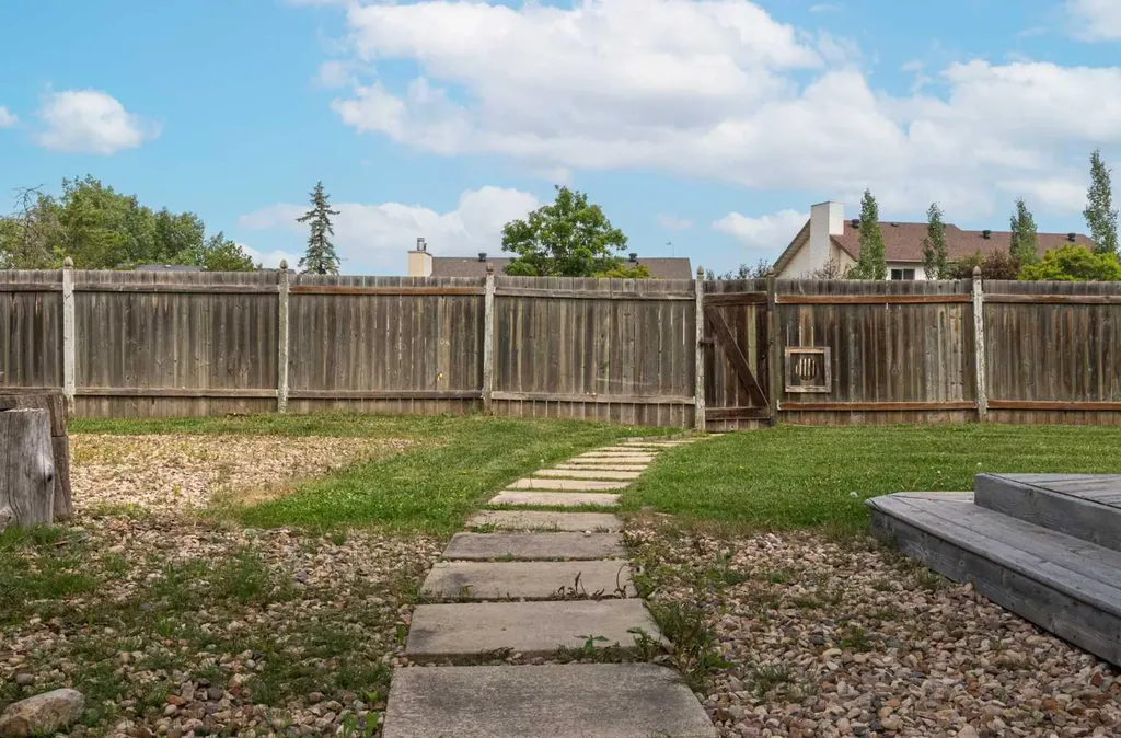 185 Oaks Bay Fort Mcmurray AB T9K 1P9