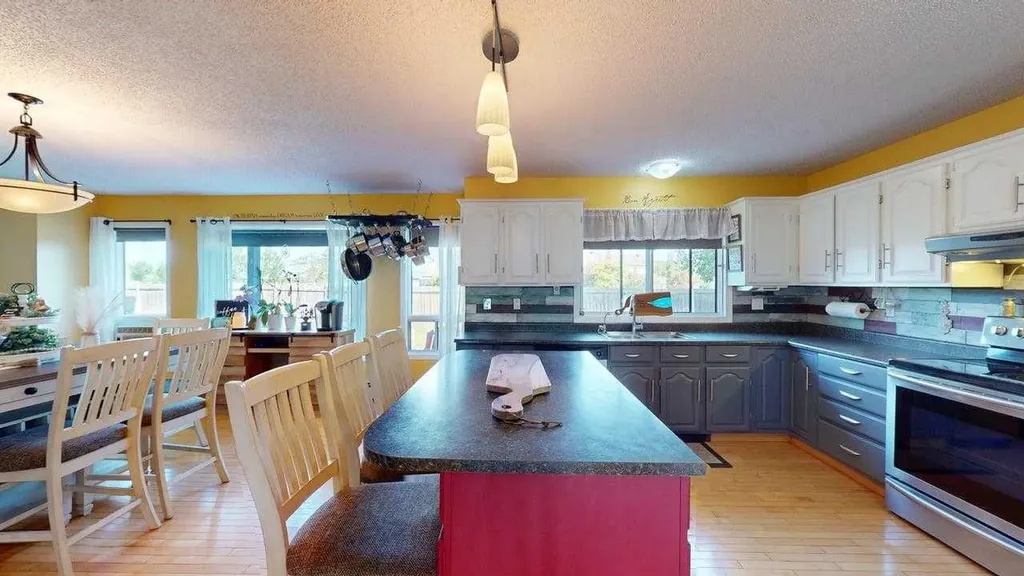 185 Oaks Bay Fort Mcmurray AB T9K 1P9