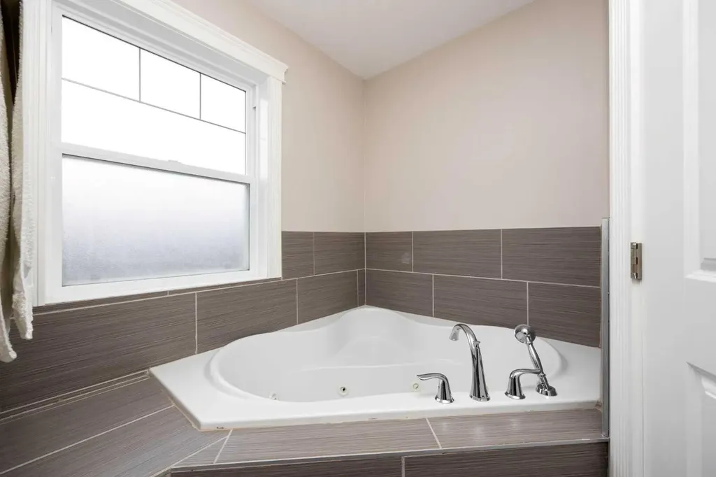 157 Coniker Crescent Fort Mcmurray AB T9K 0Y3