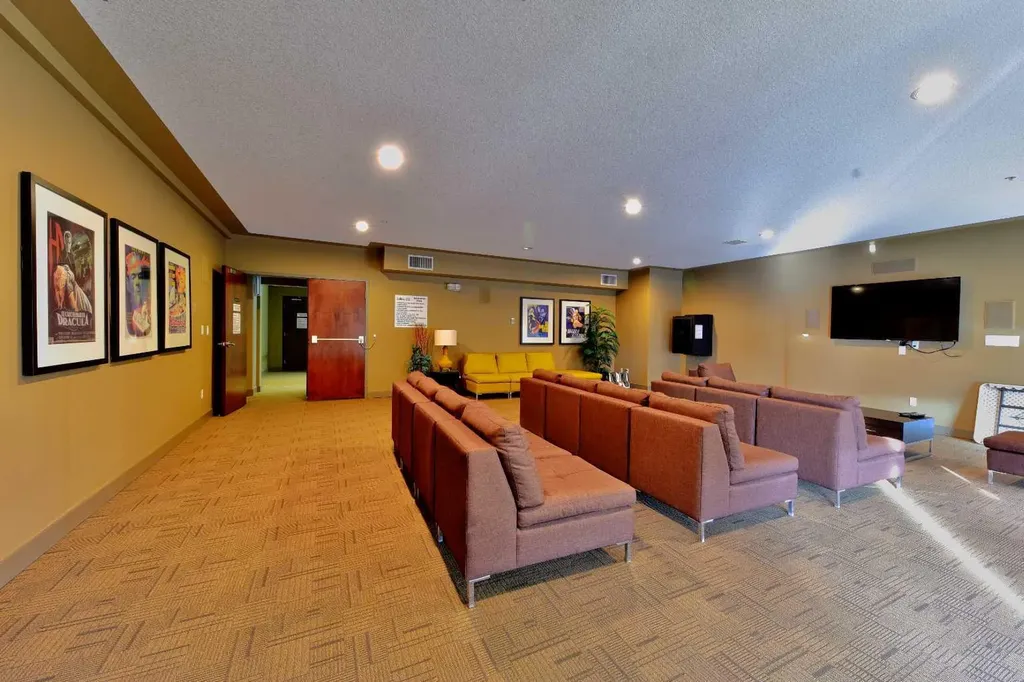 63 Inglewood Park SE Calgary AB T2G 1B7