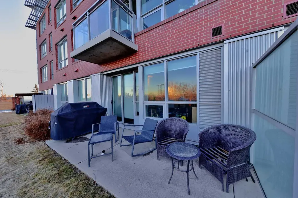 63 Inglewood Park SE Calgary AB T2G 1B7
