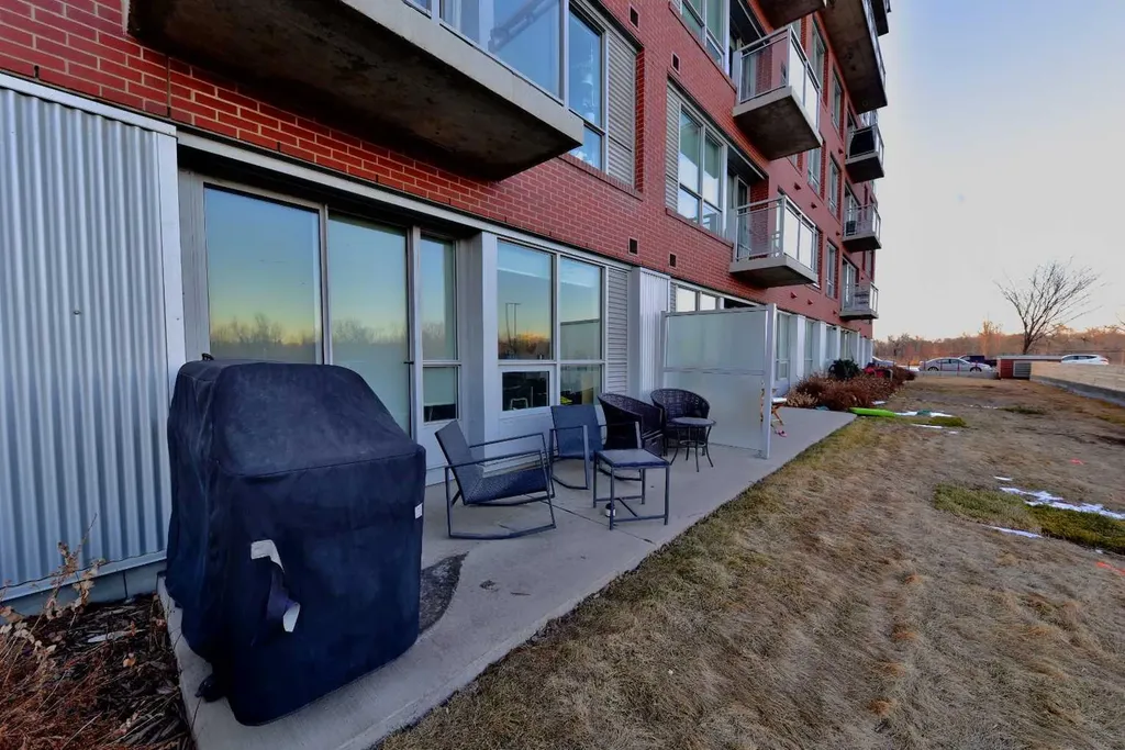 63 Inglewood Park SE Calgary AB T2G 1B7