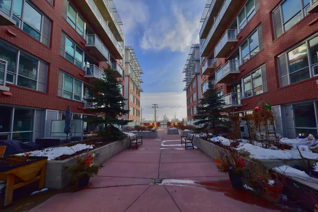 63 Inglewood Park SE Calgary AB T2G 1B7