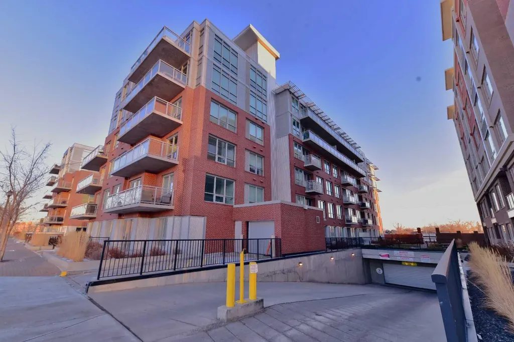63 Inglewood Park SE Calgary AB T2G 1B7