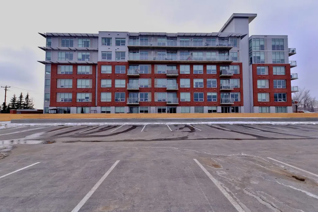 63 Inglewood Park SE Calgary AB T2G 1B7