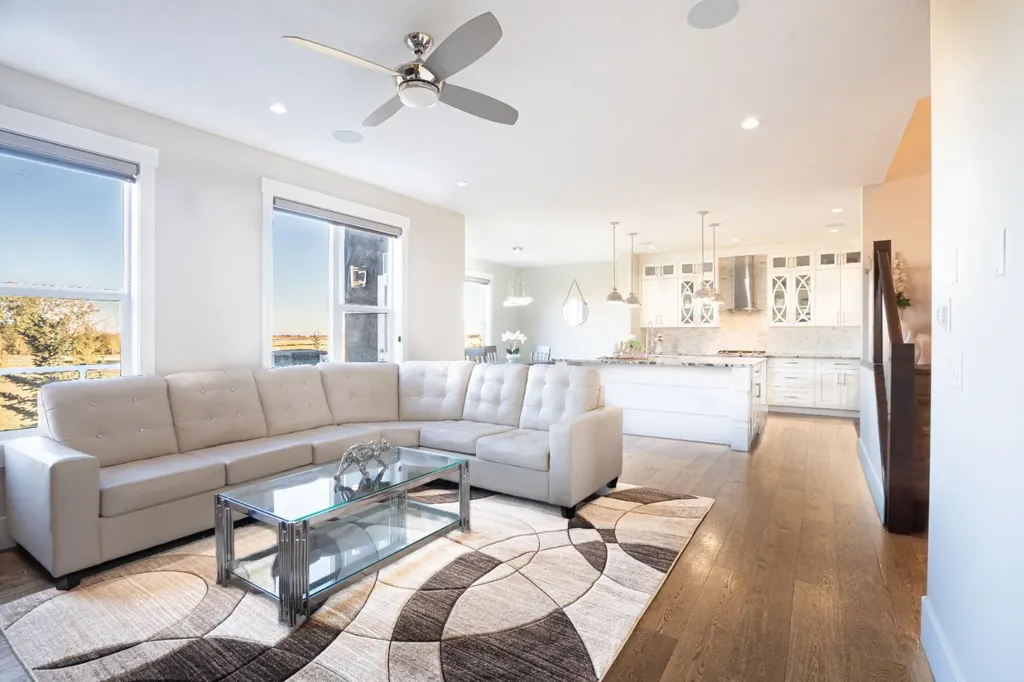 321 Kinniburgh Cove Chestermere AB T1X 0P4