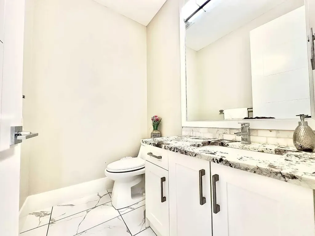 321 Kinniburgh Cove Chestermere AB T1X 0P4
