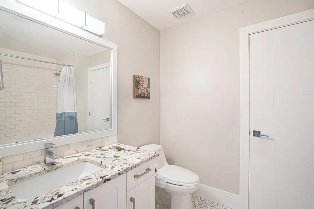 321 Kinniburgh Cove Chestermere AB T1X 0P4