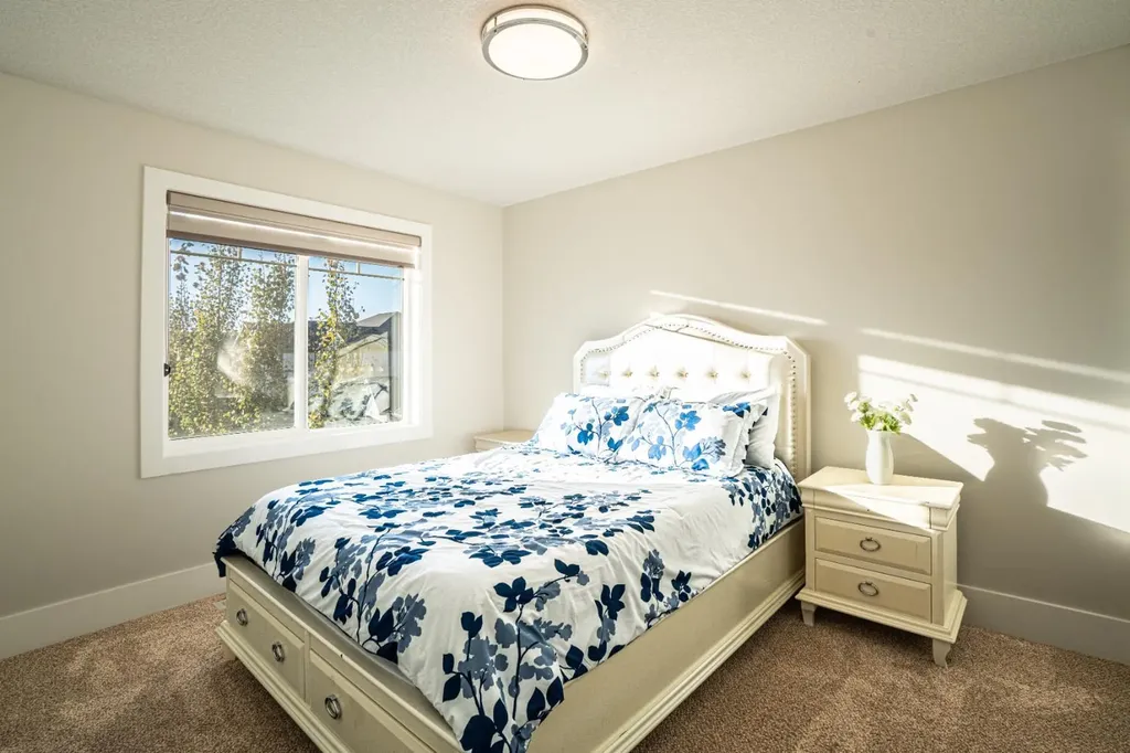 321 Kinniburgh Cove Chestermere AB T1X 0P4