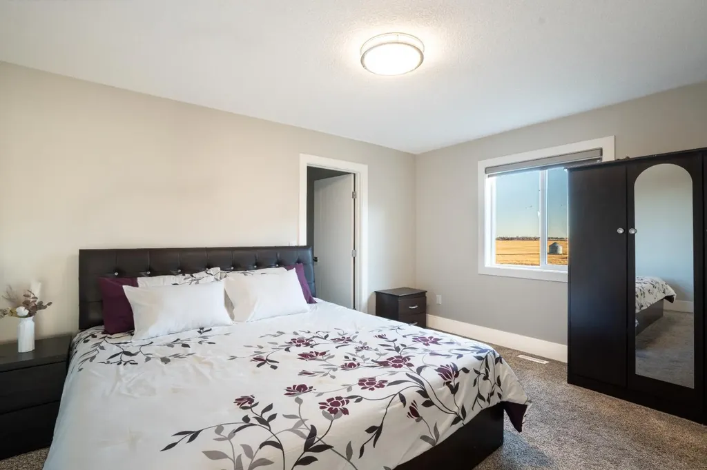 321 Kinniburgh Cove Chestermere AB T1X 0P4