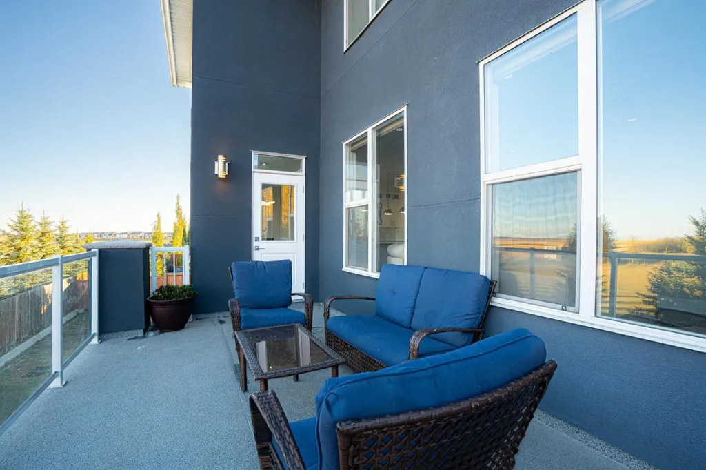 321 Kinniburgh Cove Chestermere AB T1X 0P4